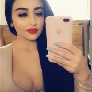 Meet your Posher, Corina